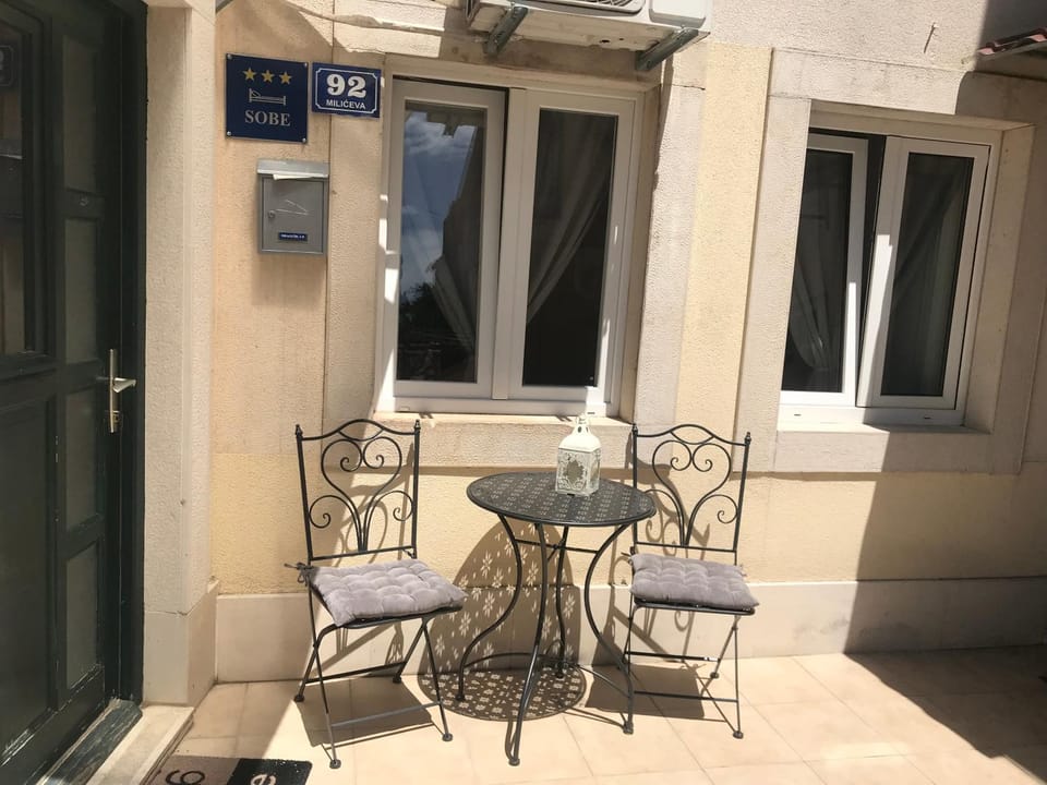 Patio, Facade/entrance, Balcony/Terrace