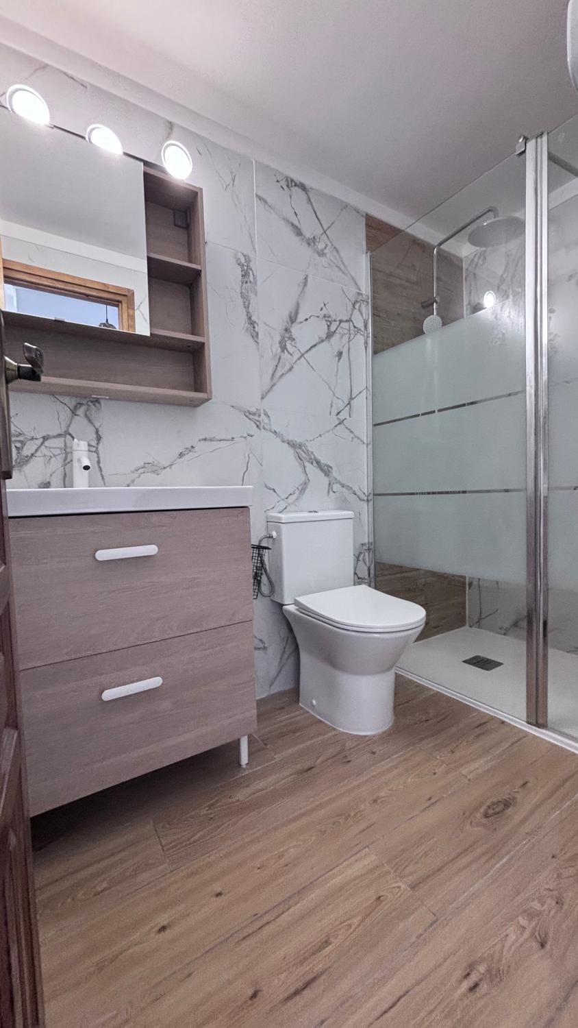 Shower, Toilet, Bathroom