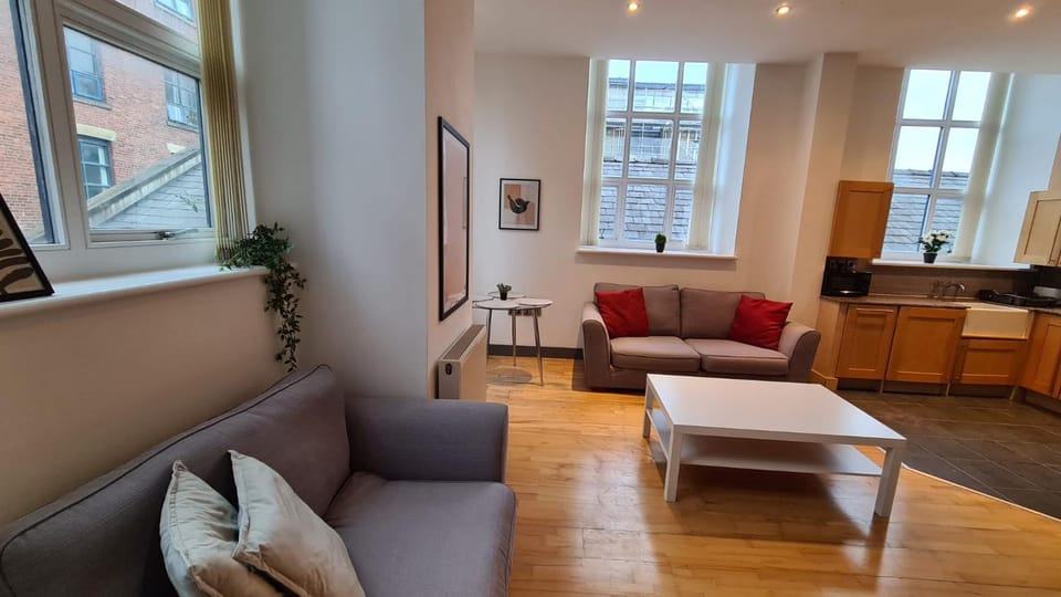 Spacious, bright and airy city centre flat. Unique converted Mill. Apartment in Manchester