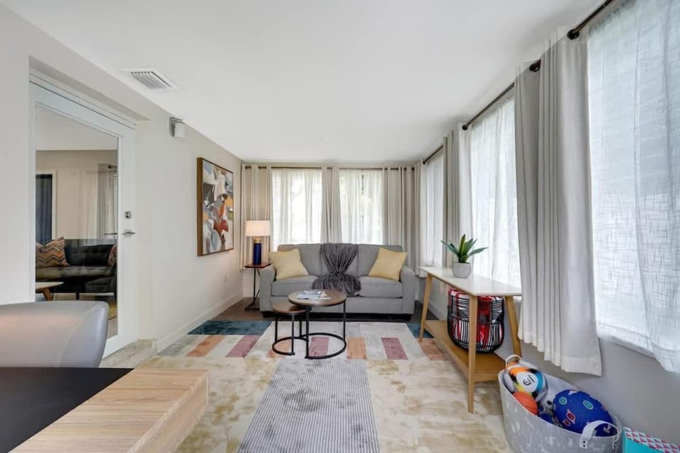 Seahorse Villa 3 by Dream Vacation House in Oakland Park