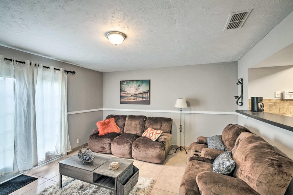 La Vergne Townhome: 22 Mi to Dtwn Nashville! House in La Vergne