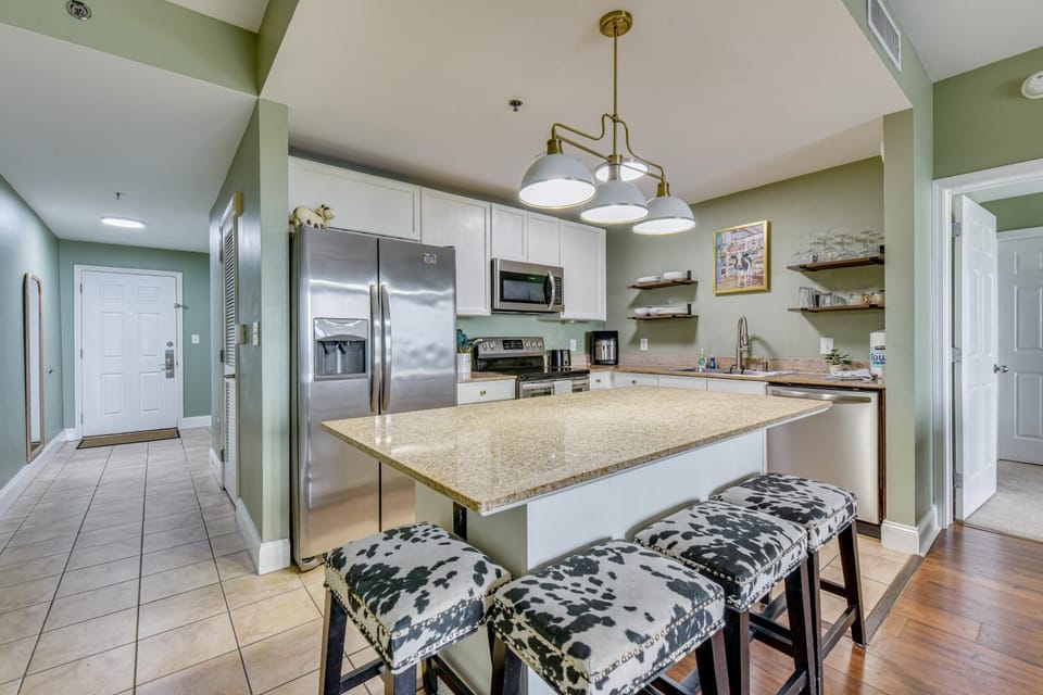 'Happy Cows Retreat' in PCB w/ Lagoon Views! House in Panama City Beach