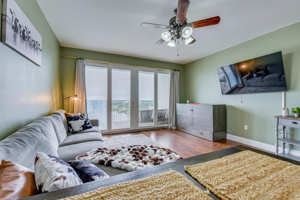 'Happy Cows Retreat' in PCB w/ Lagoon Views! House in Panama City Beach