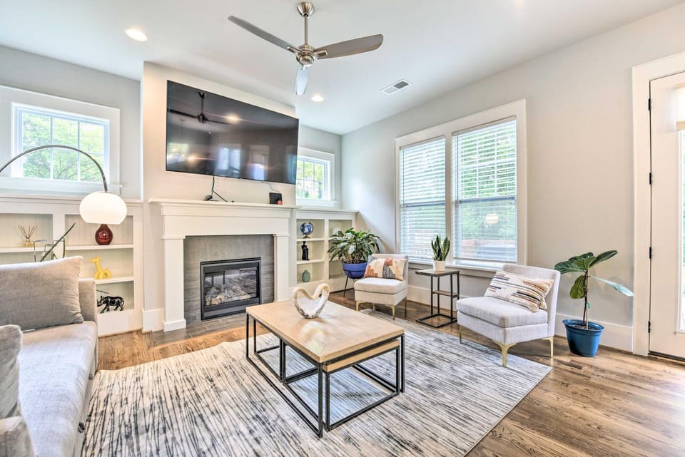 Modern Charlotte Home ~ 4 Mi to Downtown! House in Charlotte