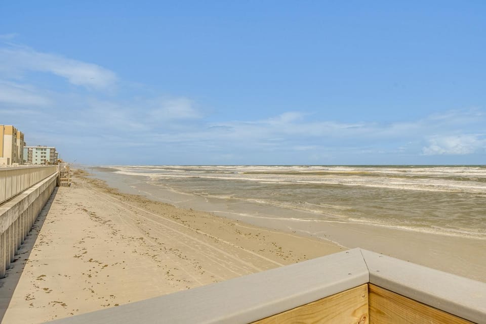 Walk to the Beach! New Smyrna Hideaway w/ Patio Apartment in Edgewater