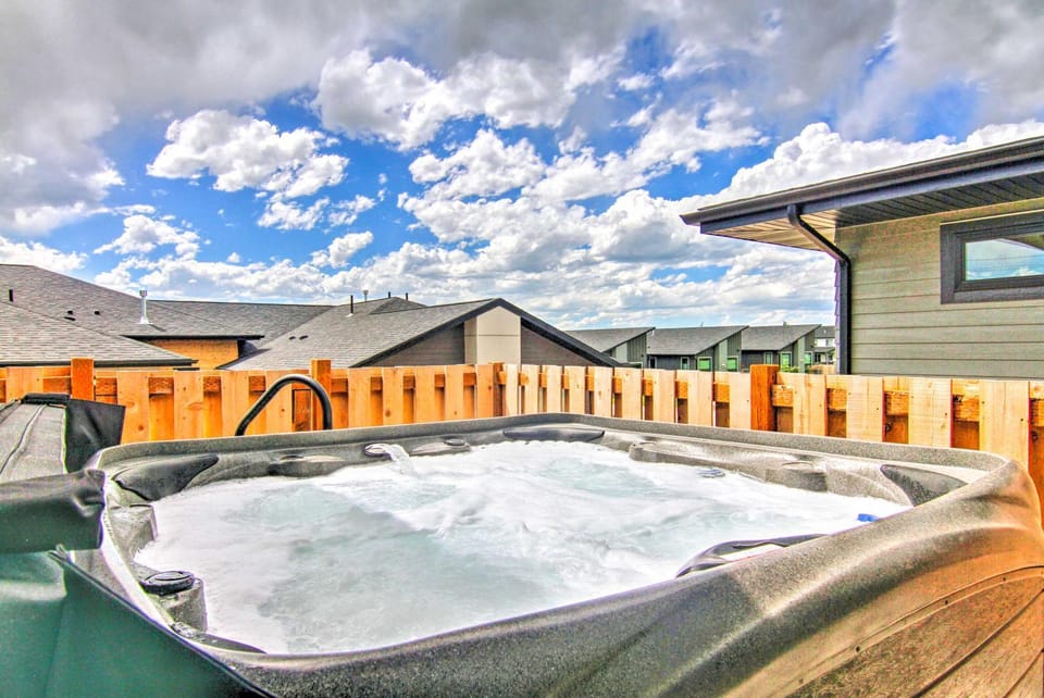 Modern Bozeman Family Townhome w/ Hot Tub! House in Idaho