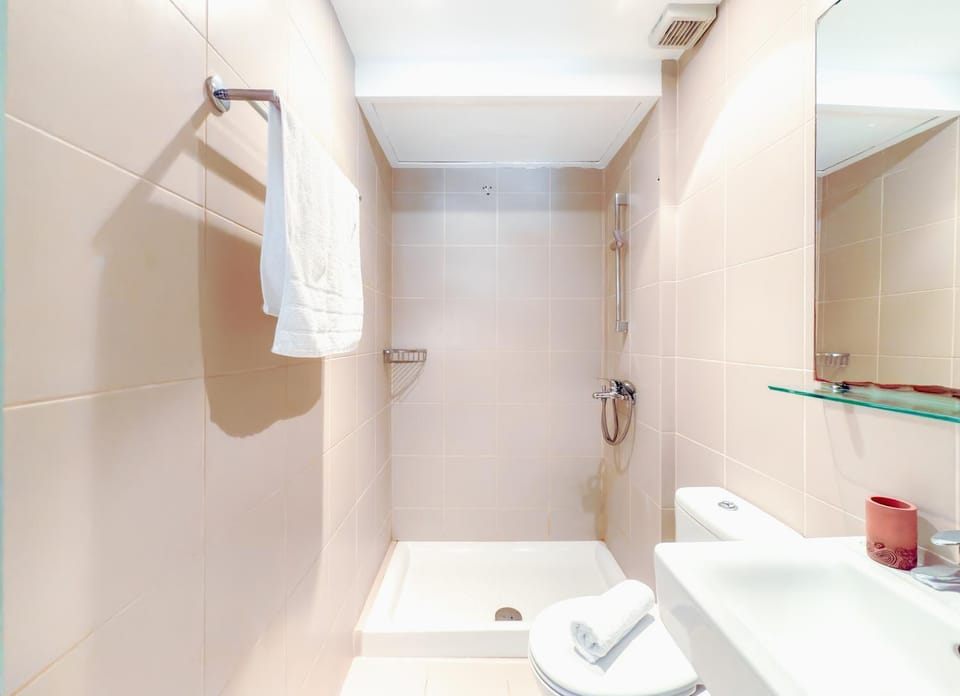 Shower, Toilet, Bathroom, towels