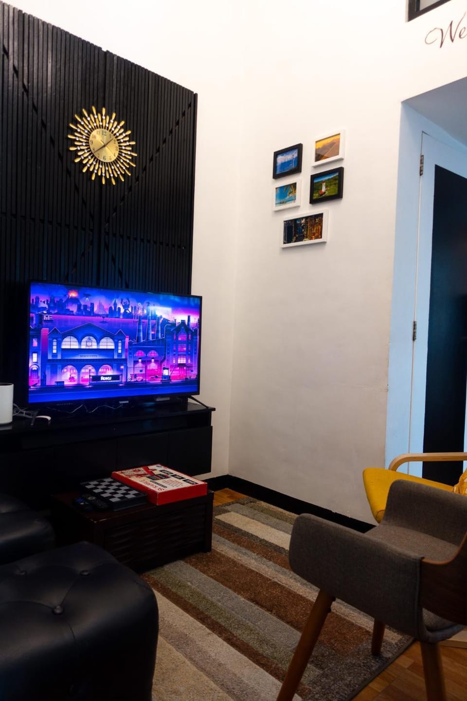 Communal lounge/ TV room, TV and multimedia, Living room, Seating area, Evening entertainment