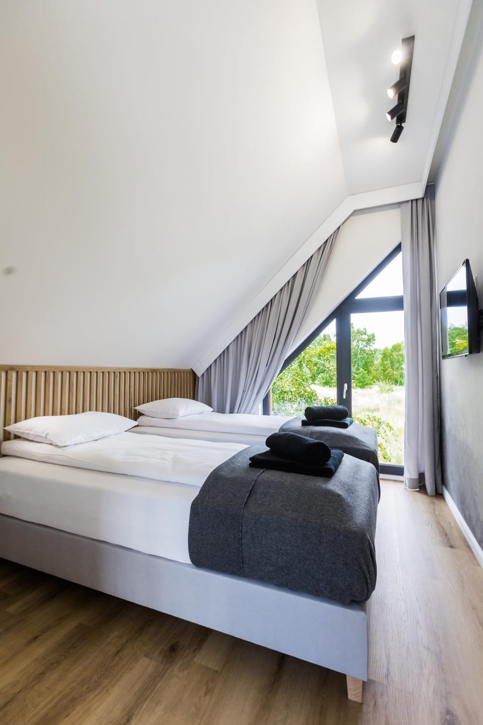 Bed, TV and multimedia, Photo of the whole room, Bedroom, air conditioner