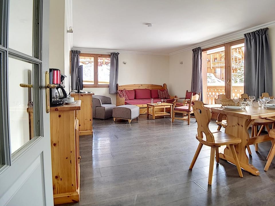 Appartement spacieux rénové, proche des pistes, balcon, sauna, hammam, WIFI - FR-1-344-753 Apartment in Les Allues