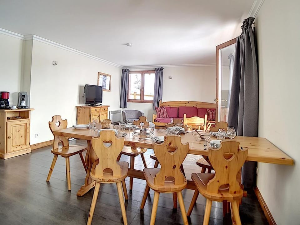 Appartement spacieux rénové, proche des pistes, balcon, sauna, hammam, WIFI - FR-1-344-753 Apartment in Les Allues