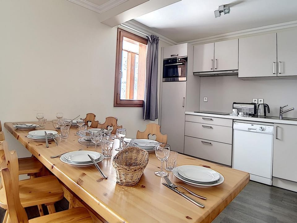 Appartement spacieux rénové, proche des pistes, balcon, sauna, hammam, WIFI - FR-1-344-753 Apartment in Les Allues