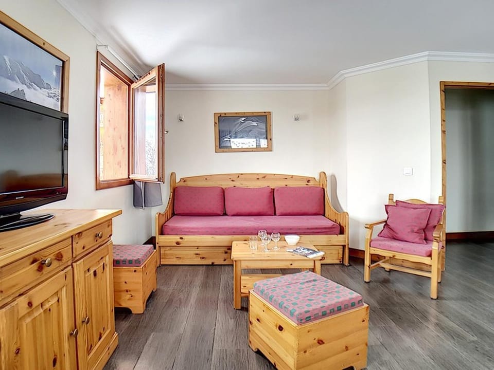 Appartement rénové 8 pers - Balcon, Sauna & Hammam, WIFI - FR-1-344-770 Apartment in Les Allues