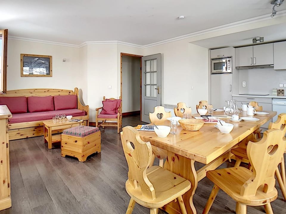Appartement rénové 8 pers - Balcon, Sauna & Hammam, WIFI - FR-1-344-770 Apartment in Les Allues