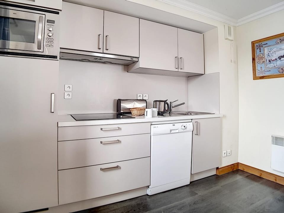 Confort & Sauna, Hammam, WIFI, 8 pers, Proche pistes - FR-1-344-799 Apartment in Les Allues