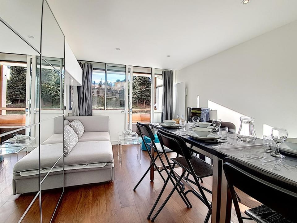 Charmant 2 pièces rénové au centre avec balcon sud, Wi-Fi Apartment in Les Allues