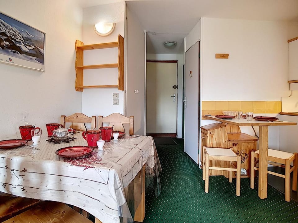 Appartement agréable proche des pistes avec balcon - FR-1-344-810 Apartment in Les Allues