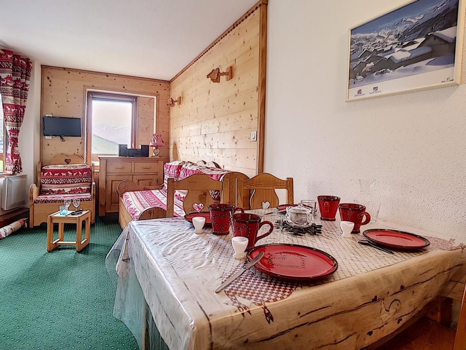 Appartement agréable proche des pistes avec balcon - FR-1-344-810 Apartment in Les Allues