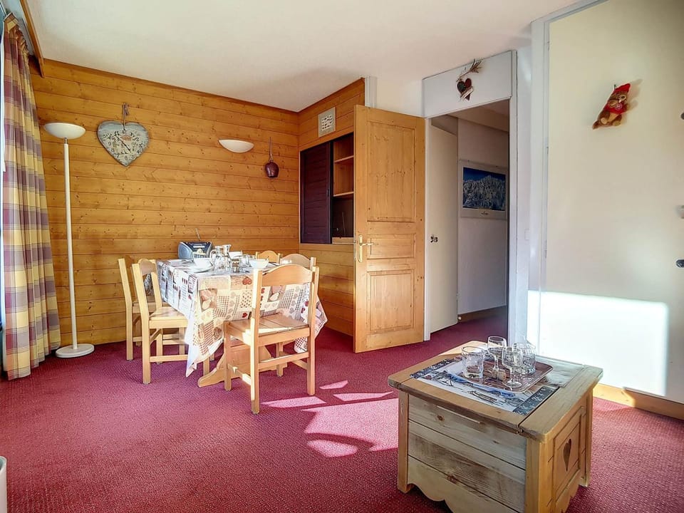 Appartement spacieux avec balcon, proche des pistes, WIFI inclus - FR-1-344-811 Apartment in Les Allues