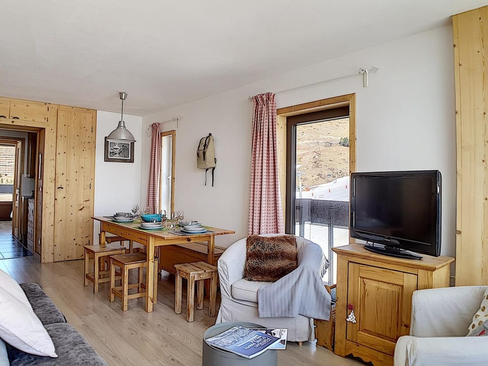 Appartement rénové 3 pièces · Balcon · 6 personnes - FR-1-344-857 Apartment in Les Allues