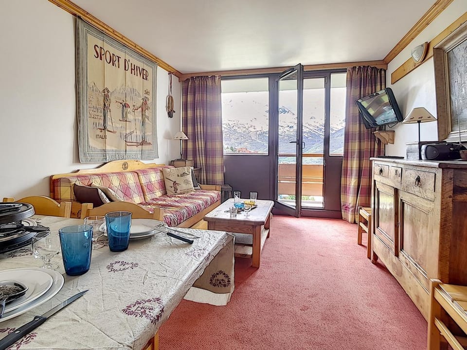 Appartement lumineux, proche des remontées mécaniques, balcon Apartment in Les Allues