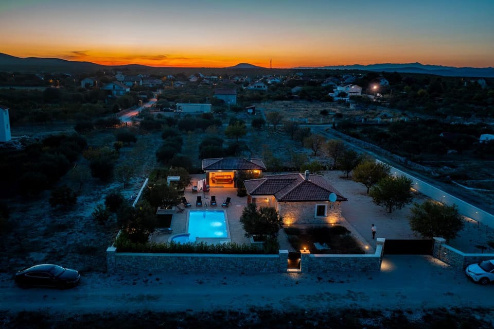 Property building, Bird's eye view