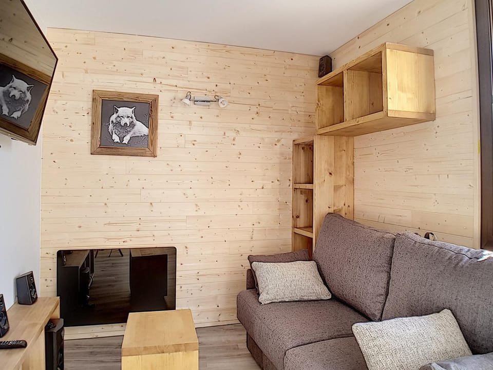 Appartement rénové avec coin montagne, accès pistes, balcon, WIFI - FR-1-344-976 Apartment in Les Allues