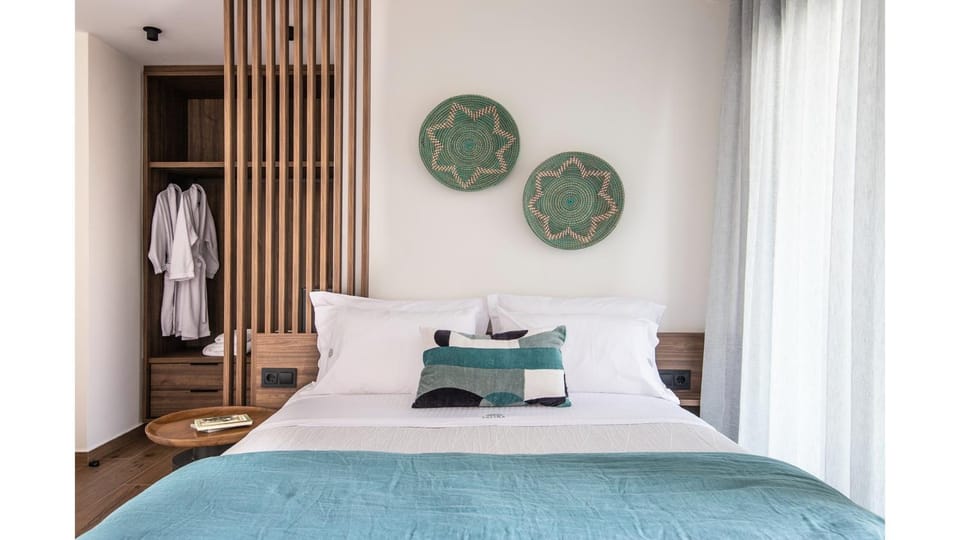 Bed, Photo of the whole room, Bedroom, towels, wardrobe