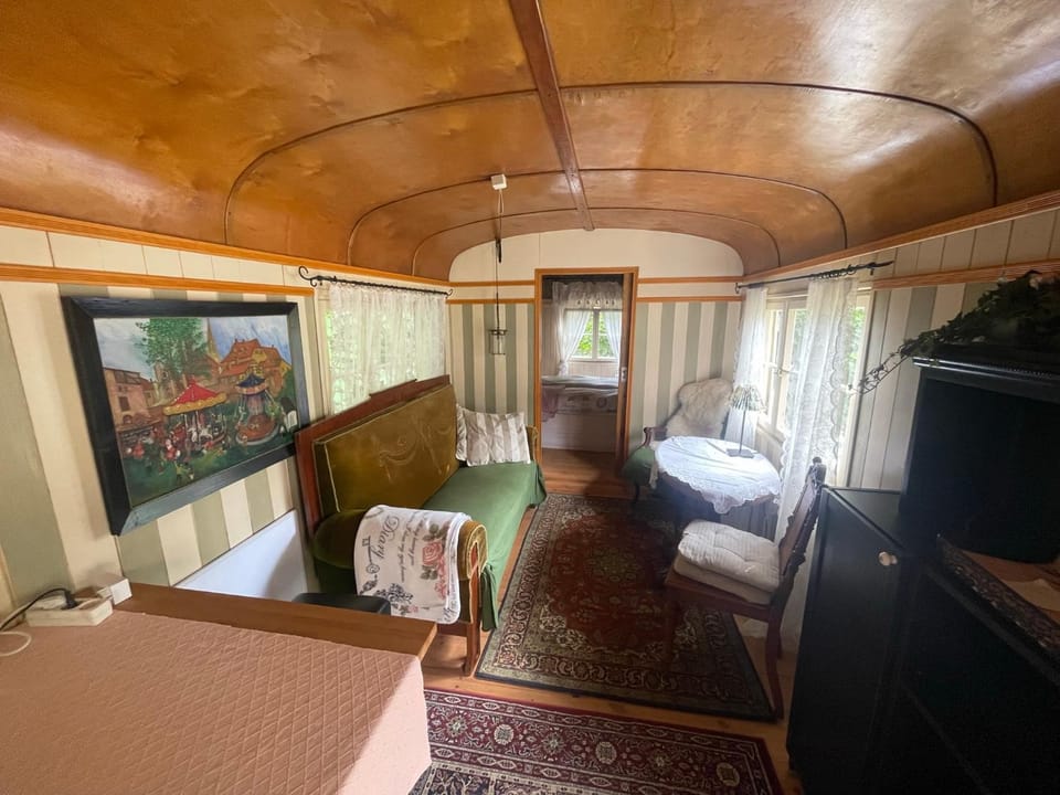 Living room, Photo of the whole room
