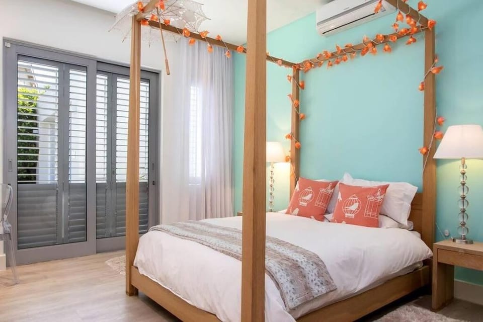Bed, Photo of the whole room, Bedroom, air conditioner