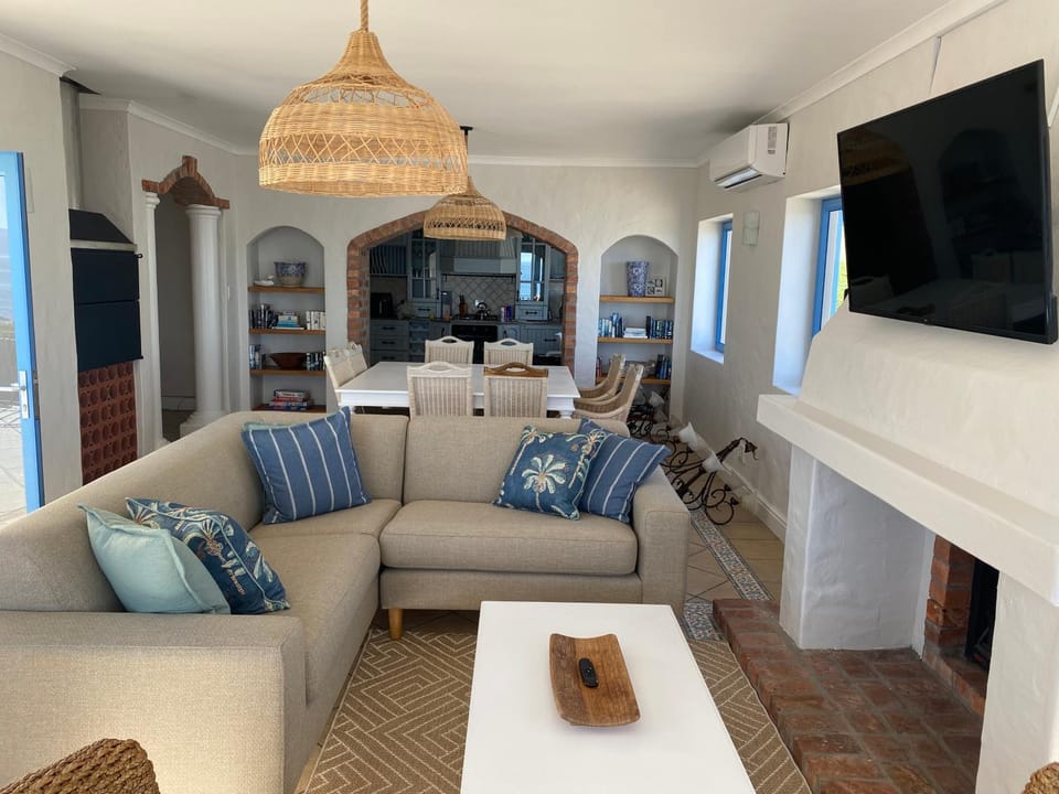 BBQ facilities, TV and multimedia, Balcony/Terrace, Living room, Seating area, Dining area, fireplace, heating, air conditioner