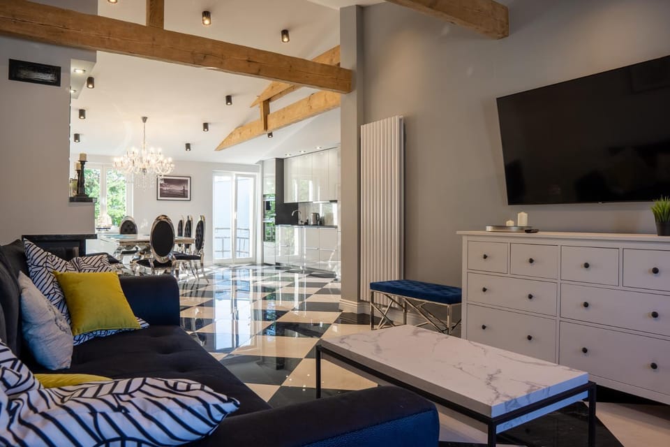 Communal lounge/ TV room, TV and multimedia, Living room, Seating area