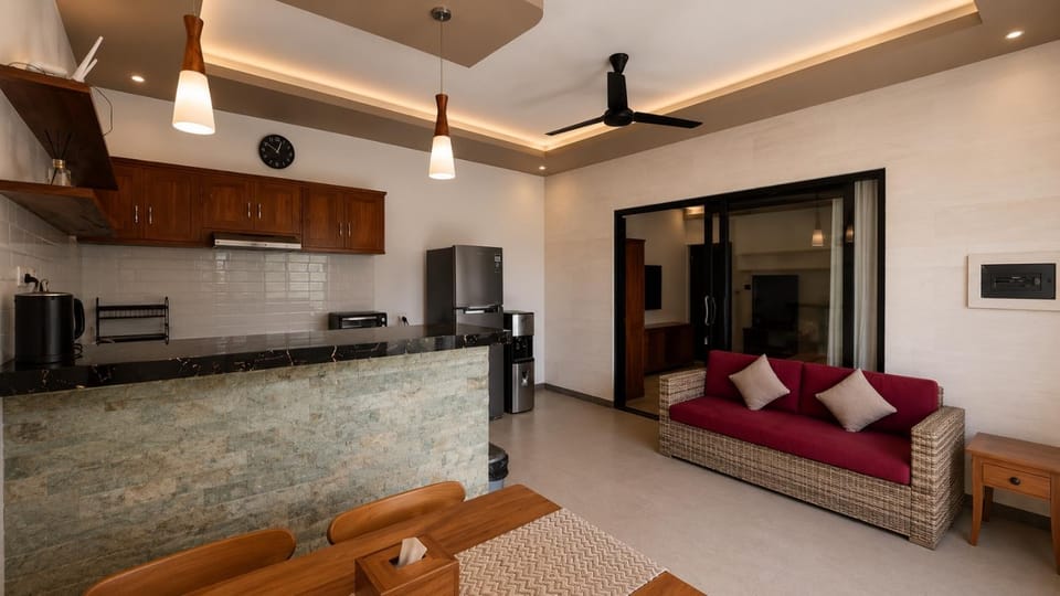 TV and multimedia, Kitchen or kitchenette, Living room, Seating area, Dining area, minibar, oven, pet friendly, stove