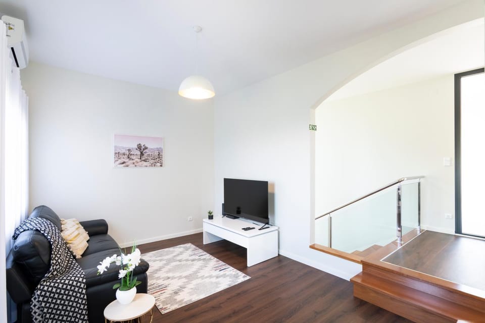 Communal lounge/ TV room, TV and multimedia, Living room, Seating area