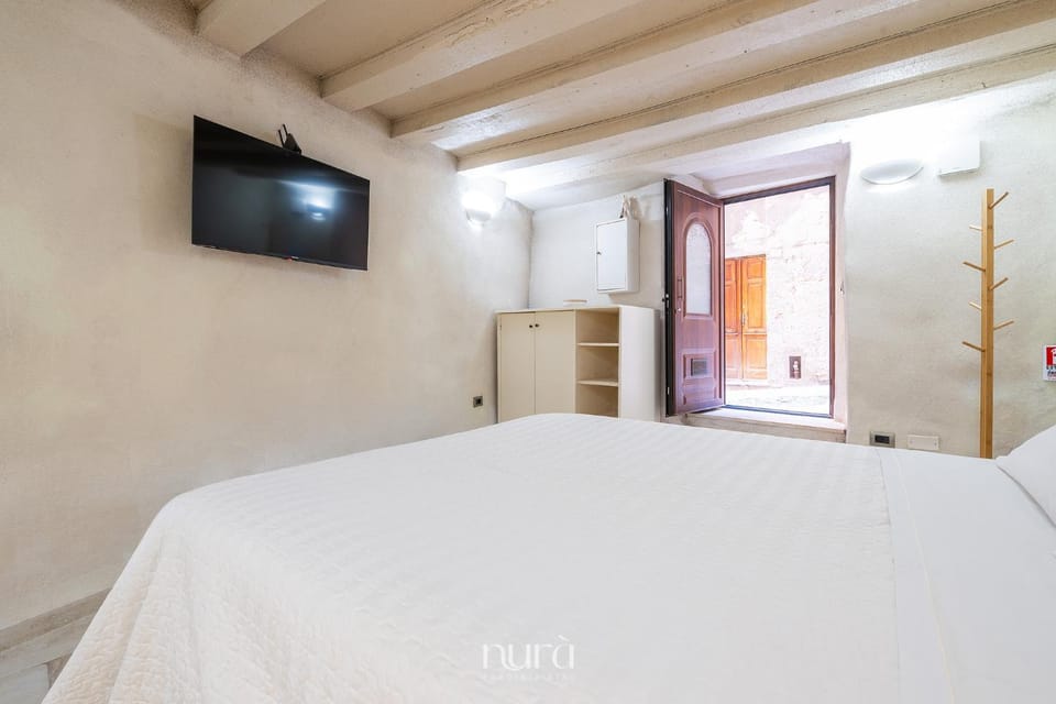 Communal lounge/ TV room, Bed, TV and multimedia, Photo of the whole room, Evening entertainment, Bedroom