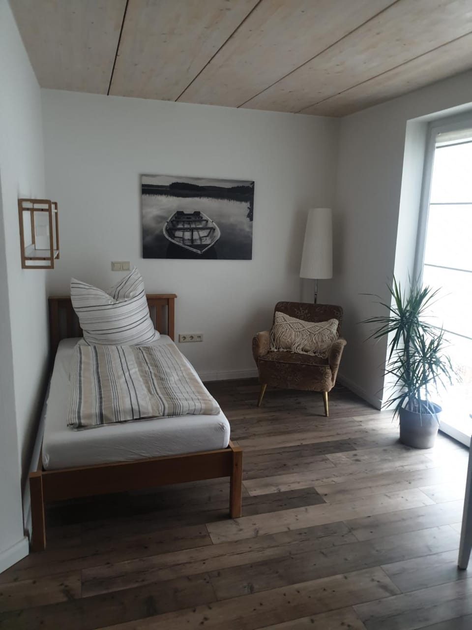 Photo of the whole room, Seating area, Bedroom