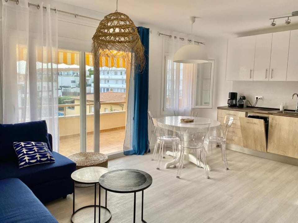 Dining area, kitchen