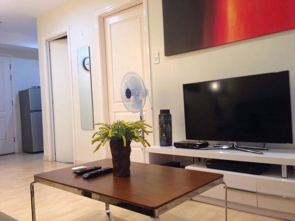 1 Bedroom with balcony Near Airport Bgc Taguig City Apartment hotel in Makati