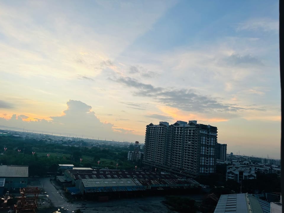 1 Bedroom with balcony Near Airport Bgc Taguig City Apartment hotel in Makati