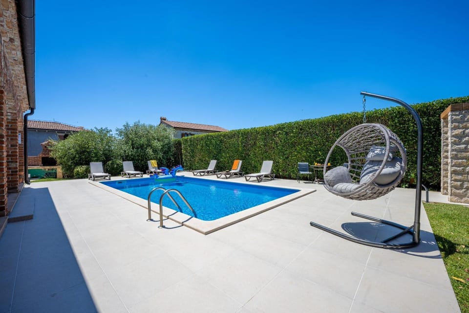 Day, Pool view, Swimming pool, sunbed