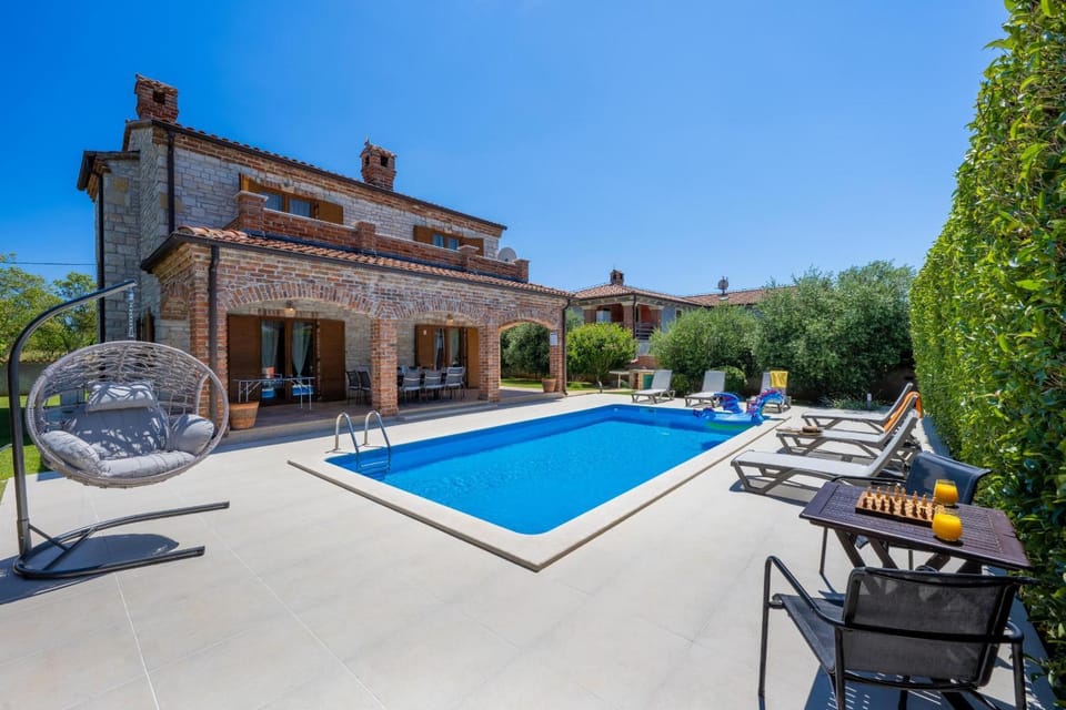 Property building, Patio, Day, Pool view, Swimming pool, sunbed