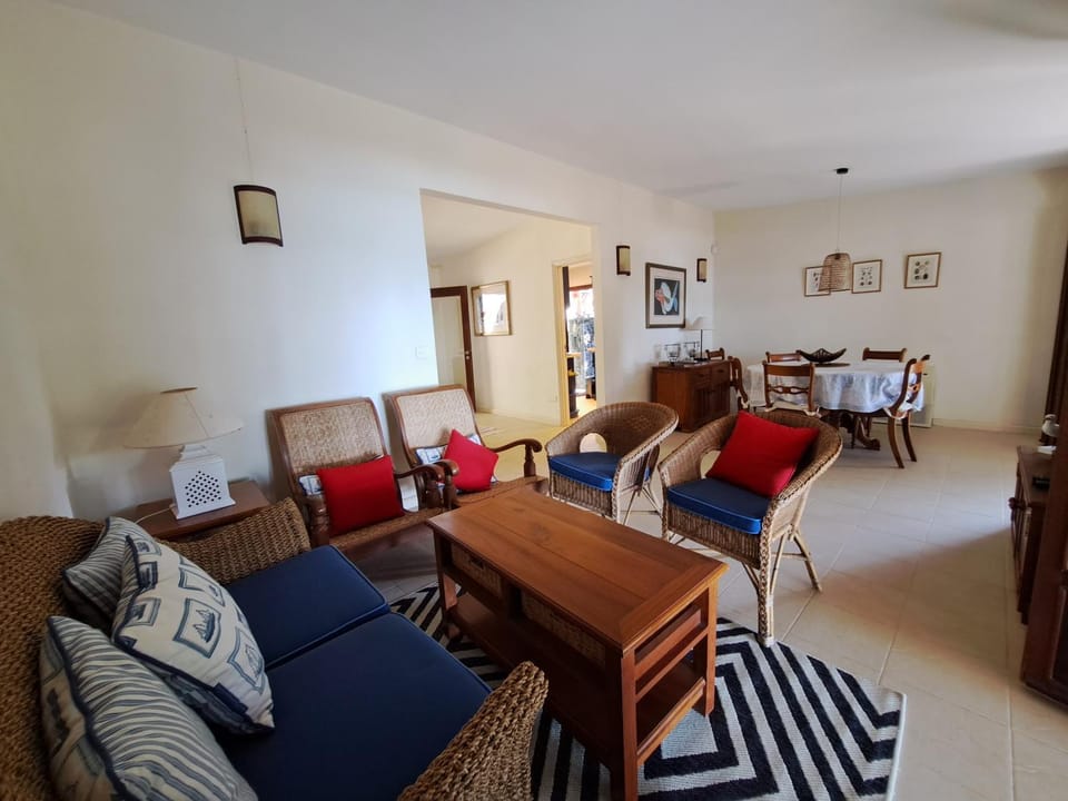 Serenity - Cheerful 2-Bedrooms Beachfront Villa. Villa in Flacq District, Mauritius