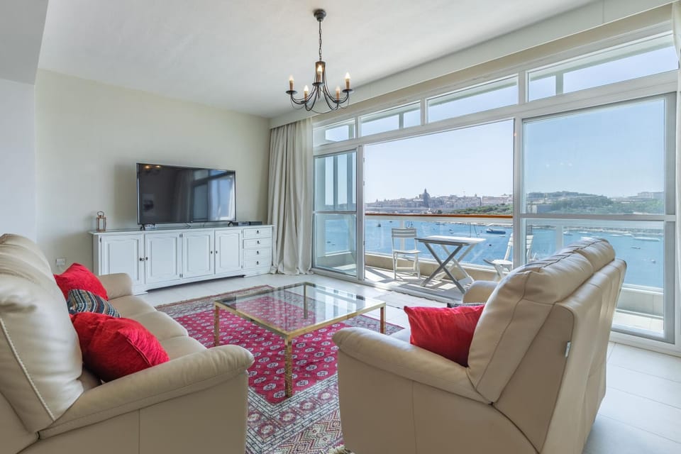 Natural landscape, TV and multimedia, View (from property/room), Balcony/Terrace, Living room, Seating area, Sea view
