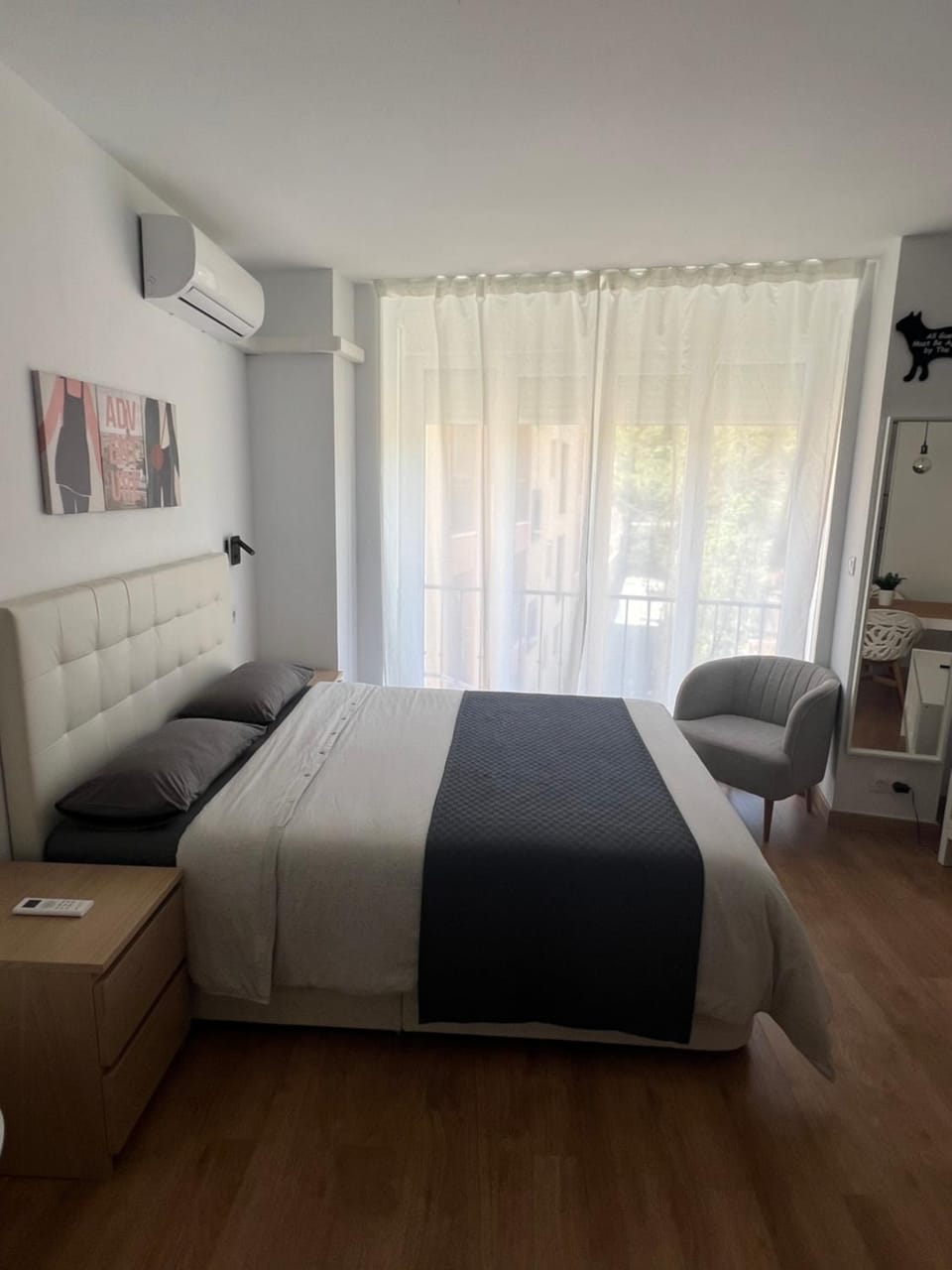 Bed, Photo of the whole room, Bedroom