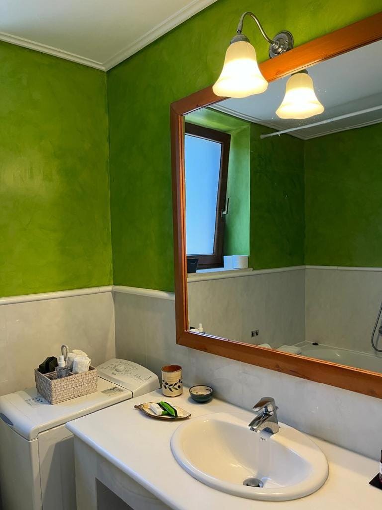 Bathroom, Bath, towels, washing machine