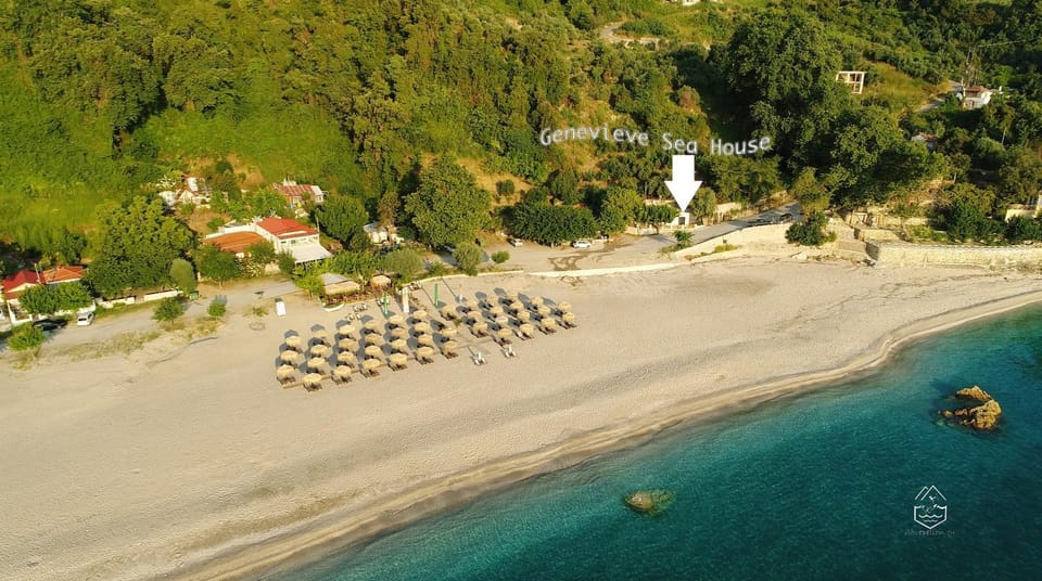 Genevieve Sea House - by the sea ....on the beach. House in Magnesia Prefecture, Greece