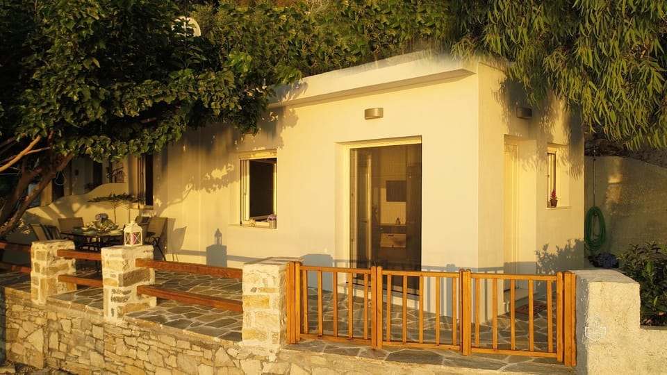 Genevieve Sea House - by the sea ....on the beach. House in Magnesia Prefecture, Greece