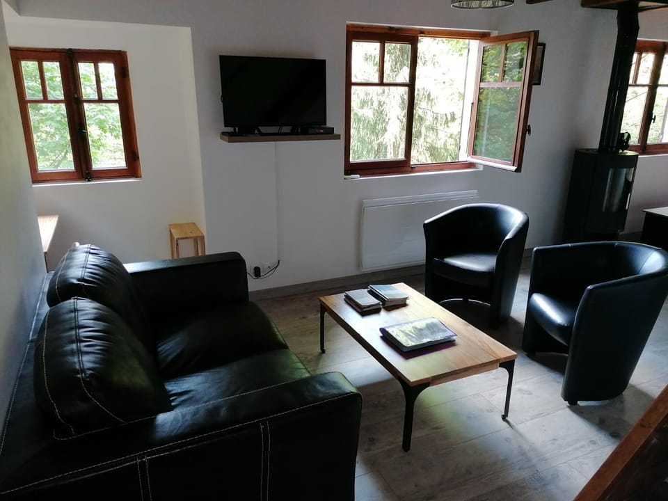 Communal lounge/ TV room, TV and multimedia, Living room