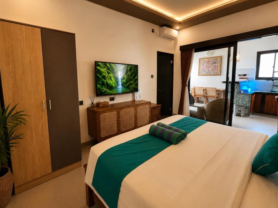 Communal lounge/ TV room, Bed, TV and multimedia, Photo of the whole room, Evening entertainment, Bedroom, hair dresser, wardrobe