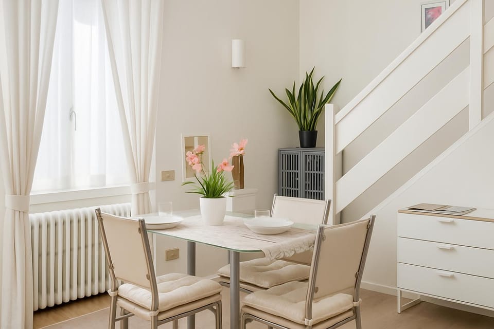 Living room, Seating area, Dining area, internet